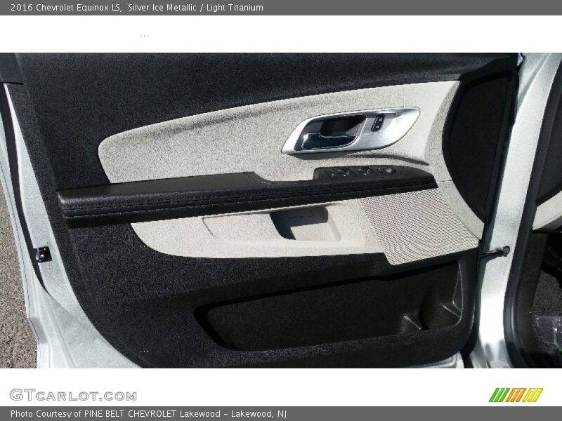 Silver Ice Metallic / Light Titanium 2016 Chevrolet Equinox LS