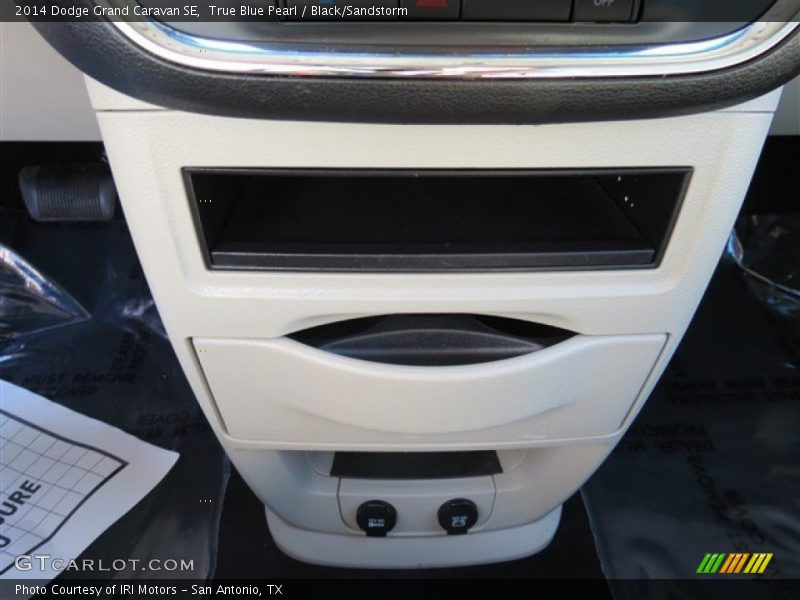True Blue Pearl / Black/Sandstorm 2014 Dodge Grand Caravan SE