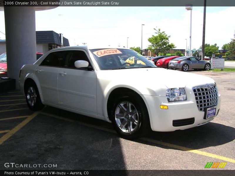 Cool Vanilla / Dark Slate Gray/Light Slate Gray 2006 Chrysler 300