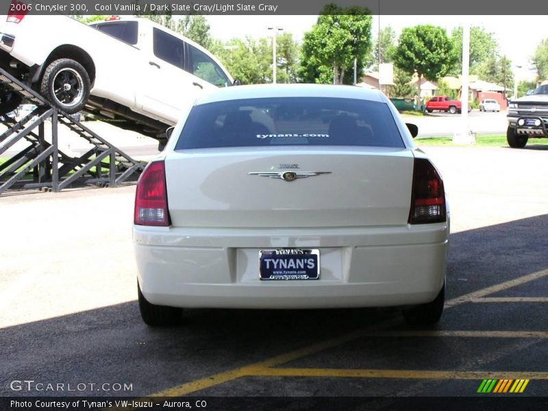 Cool Vanilla / Dark Slate Gray/Light Slate Gray 2006 Chrysler 300