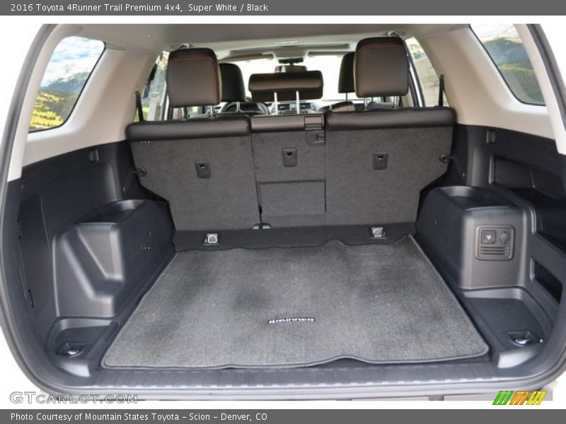 Super White / Black 2016 Toyota 4Runner Trail Premium 4x4