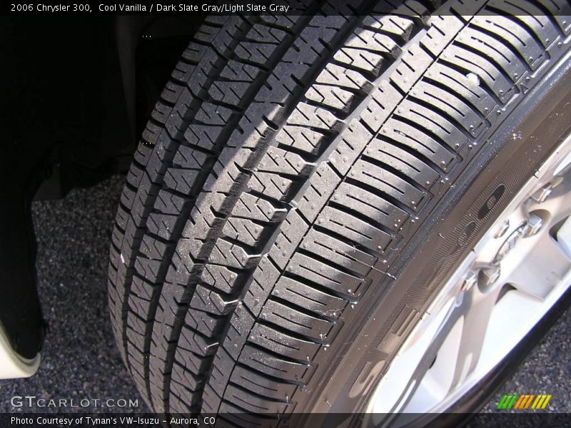 Cool Vanilla / Dark Slate Gray/Light Slate Gray 2006 Chrysler 300