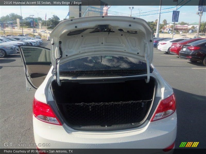 Misty Beige / Beige 2016 Hyundai Accent SE Sedan