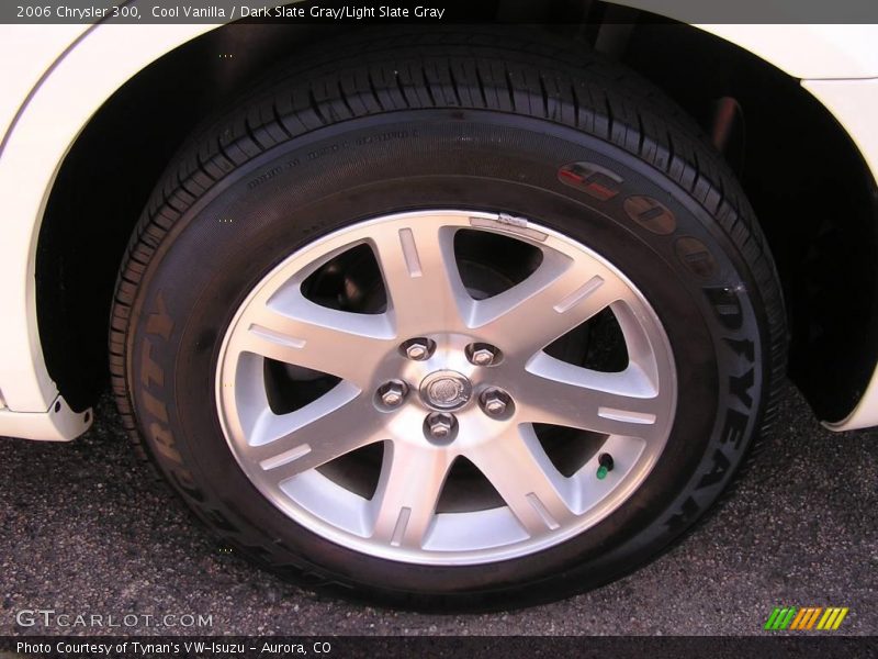 Cool Vanilla / Dark Slate Gray/Light Slate Gray 2006 Chrysler 300