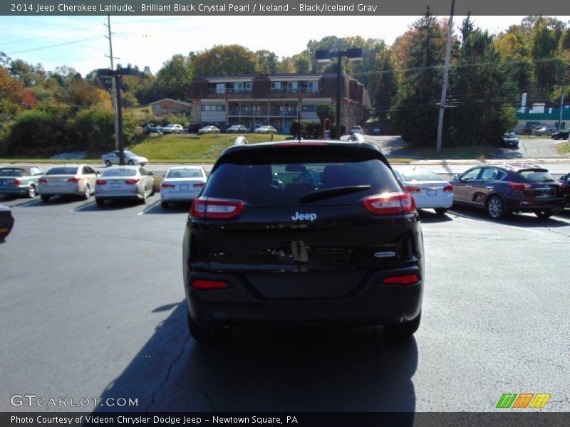 Brilliant Black Crystal Pearl / Iceland - Black/Iceland Gray 2014 Jeep Cherokee Latitude