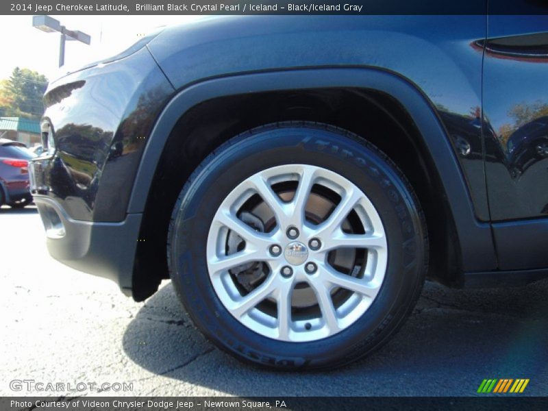 Brilliant Black Crystal Pearl / Iceland - Black/Iceland Gray 2014 Jeep Cherokee Latitude