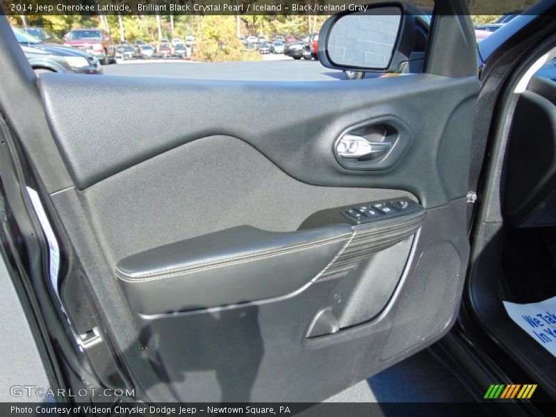 Brilliant Black Crystal Pearl / Iceland - Black/Iceland Gray 2014 Jeep Cherokee Latitude