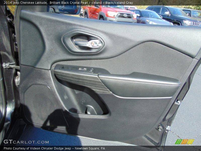 Brilliant Black Crystal Pearl / Iceland - Black/Iceland Gray 2014 Jeep Cherokee Latitude