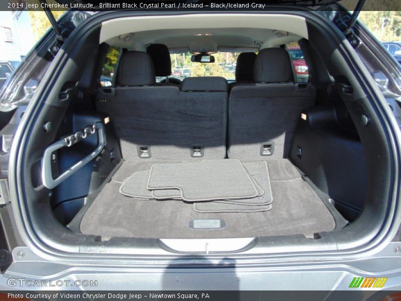 Brilliant Black Crystal Pearl / Iceland - Black/Iceland Gray 2014 Jeep Cherokee Latitude