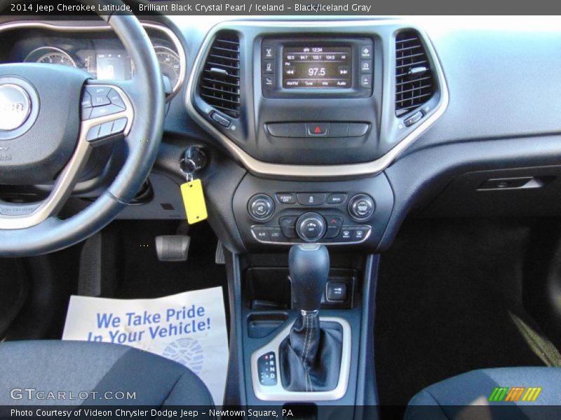 Brilliant Black Crystal Pearl / Iceland - Black/Iceland Gray 2014 Jeep Cherokee Latitude