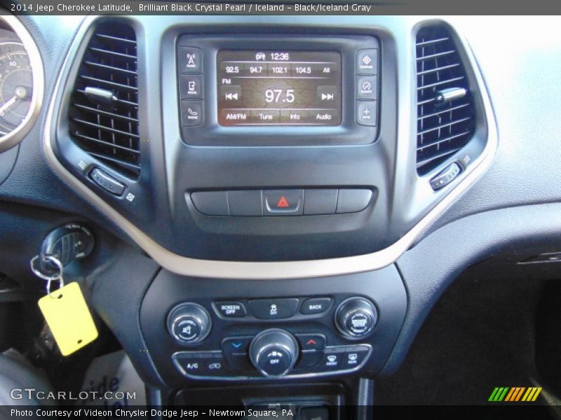 Brilliant Black Crystal Pearl / Iceland - Black/Iceland Gray 2014 Jeep Cherokee Latitude