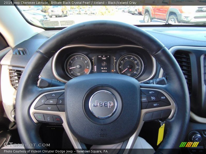 Brilliant Black Crystal Pearl / Iceland - Black/Iceland Gray 2014 Jeep Cherokee Latitude