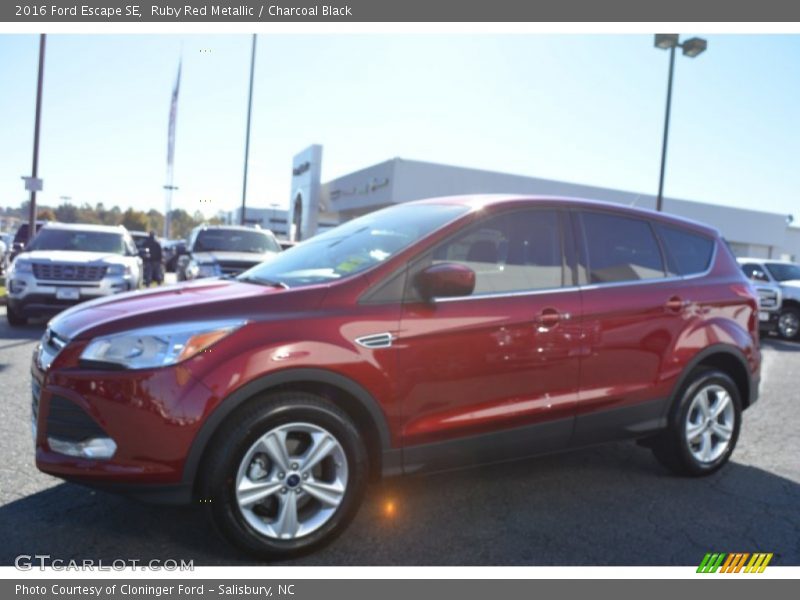 Ruby Red Metallic / Charcoal Black 2016 Ford Escape SE