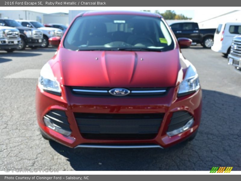 Ruby Red Metallic / Charcoal Black 2016 Ford Escape SE