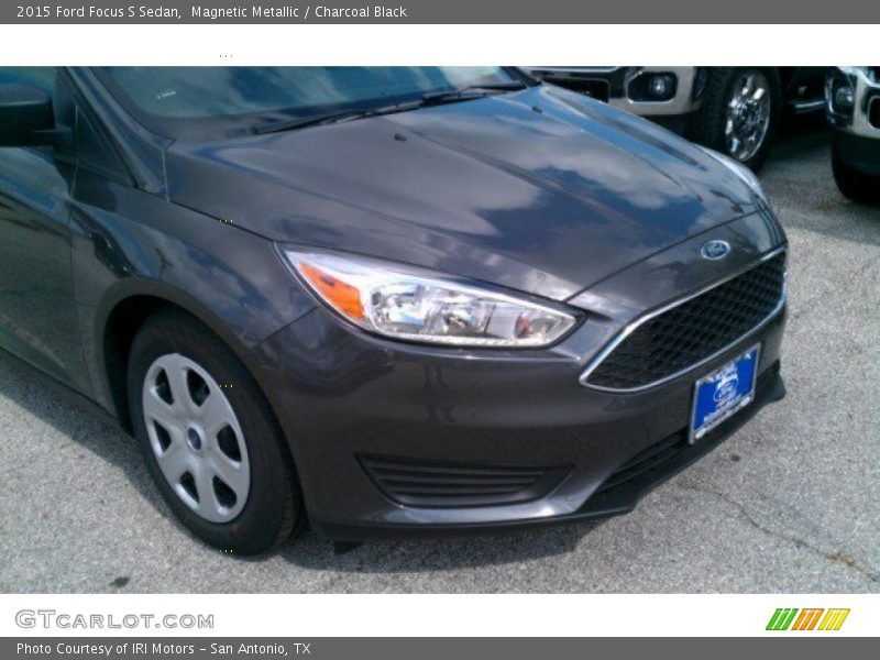Magnetic Metallic / Charcoal Black 2015 Ford Focus S Sedan