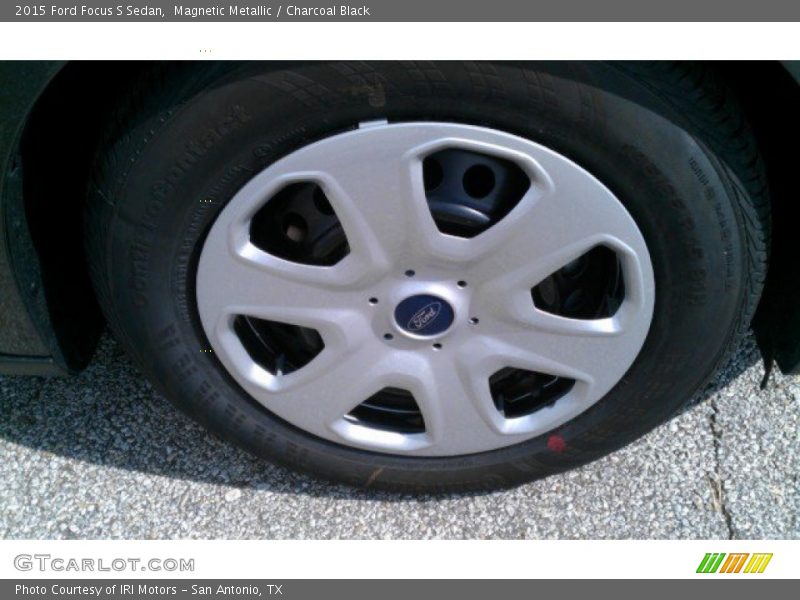 Magnetic Metallic / Charcoal Black 2015 Ford Focus S Sedan