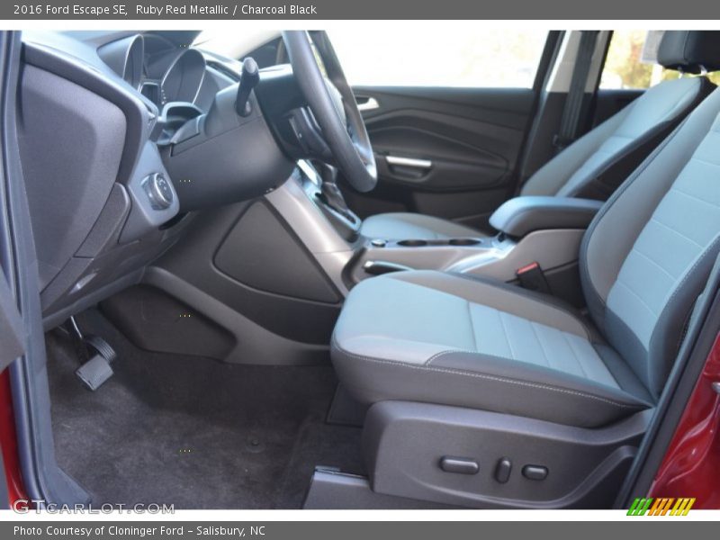 Ruby Red Metallic / Charcoal Black 2016 Ford Escape SE