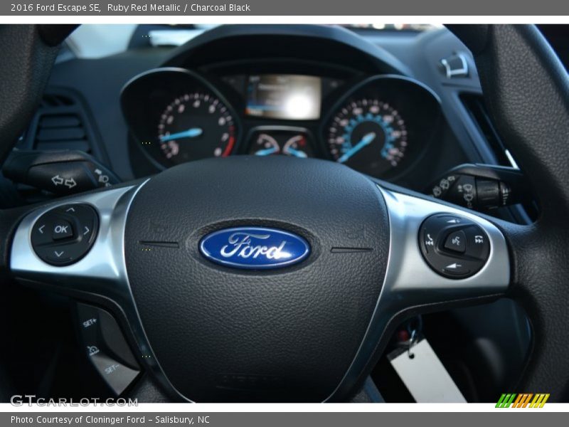 Ruby Red Metallic / Charcoal Black 2016 Ford Escape SE