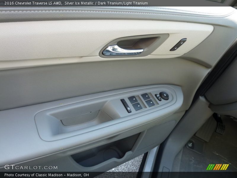 Silver Ice Metallic / Dark Titanium/Light Titanium 2016 Chevrolet Traverse LS AWD