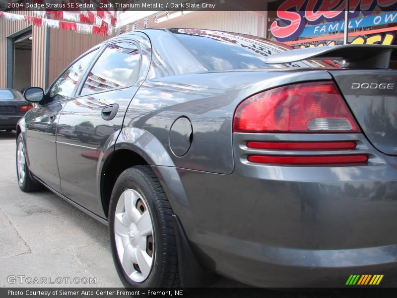 Dark Titanium Metallic / Dark Slate Gray 2004 Dodge Stratus SE Sedan