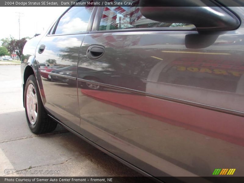 Dark Titanium Metallic / Dark Slate Gray 2004 Dodge Stratus SE Sedan