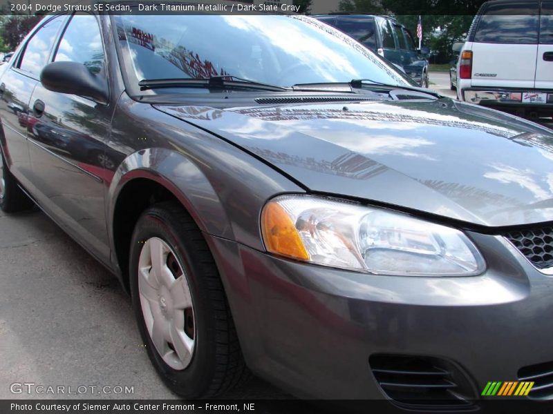 Dark Titanium Metallic / Dark Slate Gray 2004 Dodge Stratus SE Sedan
