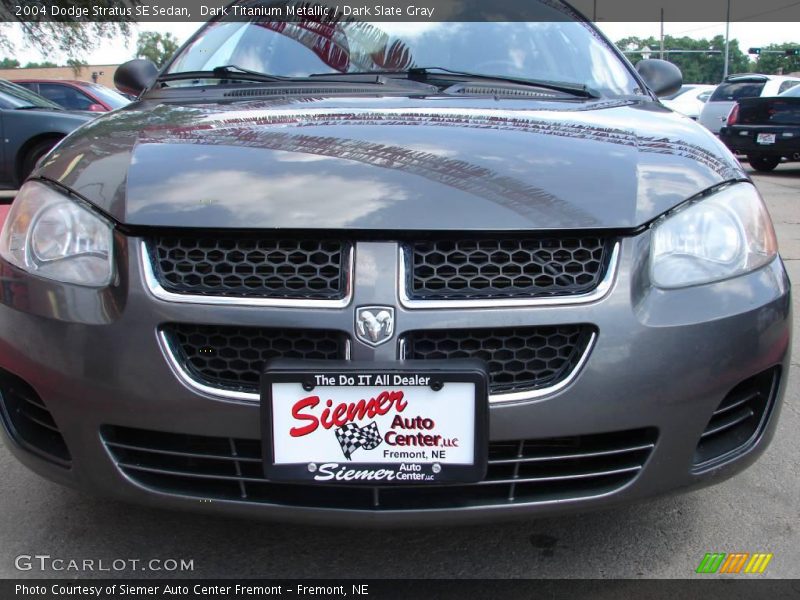 Dark Titanium Metallic / Dark Slate Gray 2004 Dodge Stratus SE Sedan