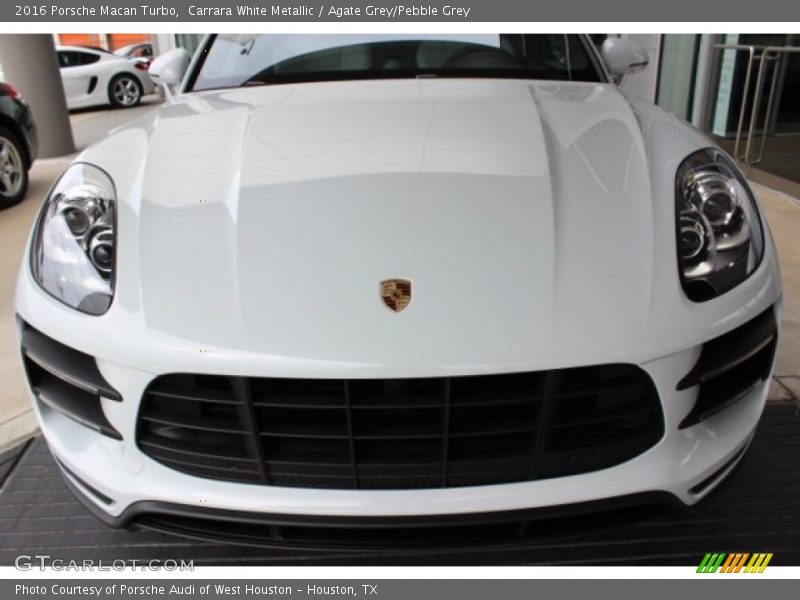 Carrara White Metallic / Agate Grey/Pebble Grey 2016 Porsche Macan Turbo