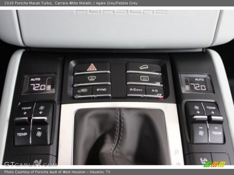 Controls of 2016 Macan Turbo