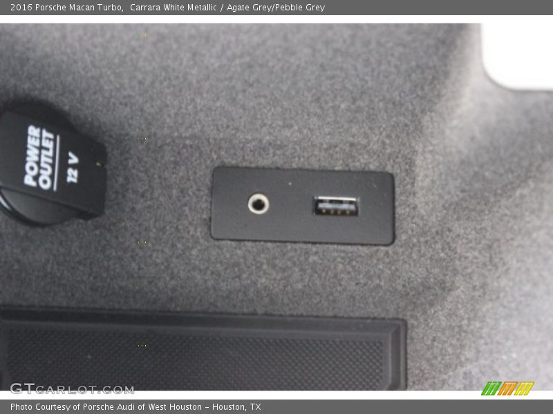Carrara White Metallic / Agate Grey/Pebble Grey 2016 Porsche Macan Turbo