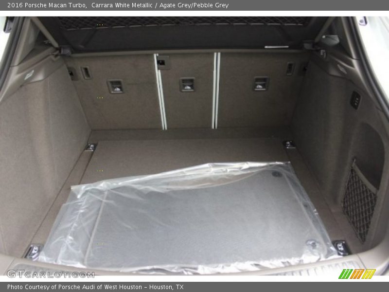  2016 Macan Turbo Trunk