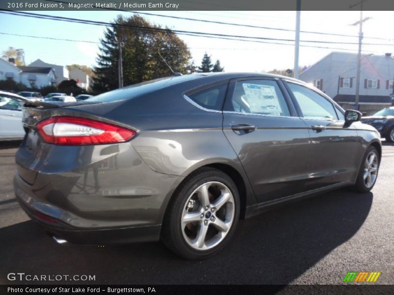 Magnetic Metallic / Medium Earth Gray 2016 Ford Fusion S