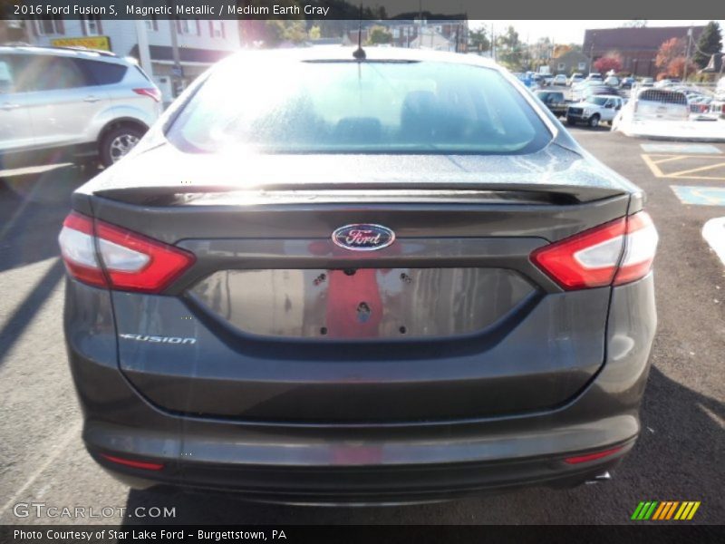 Magnetic Metallic / Medium Earth Gray 2016 Ford Fusion S