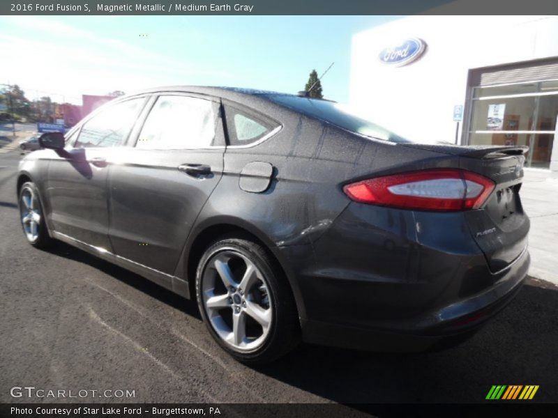 Magnetic Metallic / Medium Earth Gray 2016 Ford Fusion S