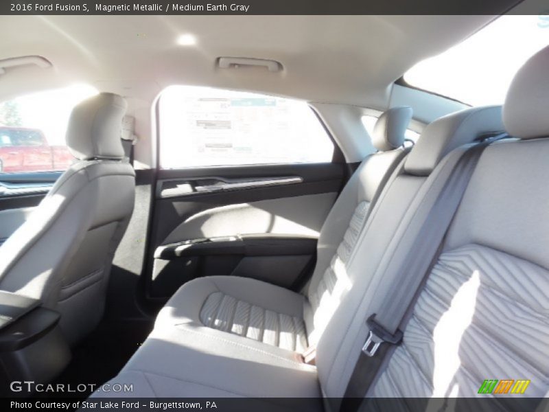 Magnetic Metallic / Medium Earth Gray 2016 Ford Fusion S