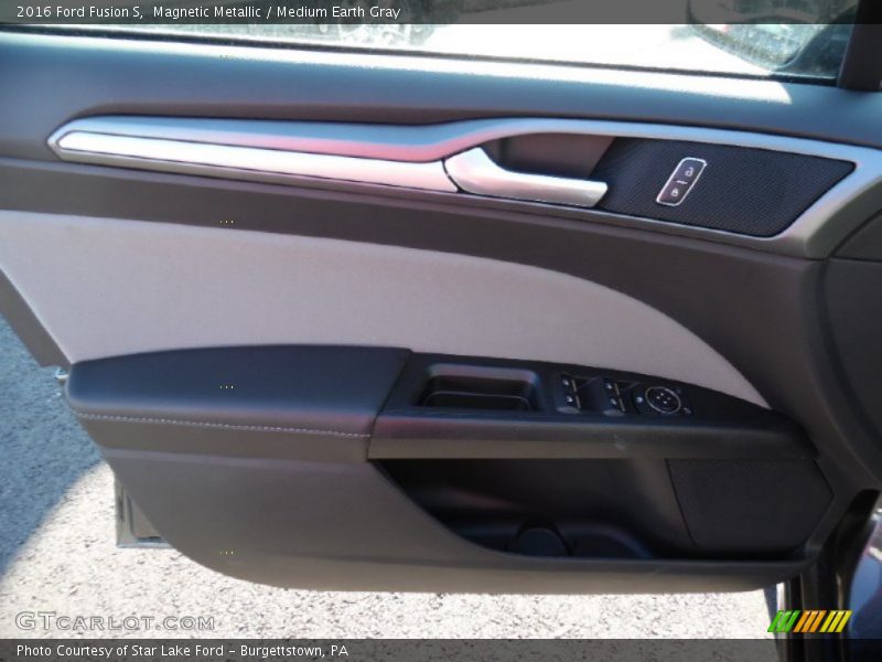 Magnetic Metallic / Medium Earth Gray 2016 Ford Fusion S
