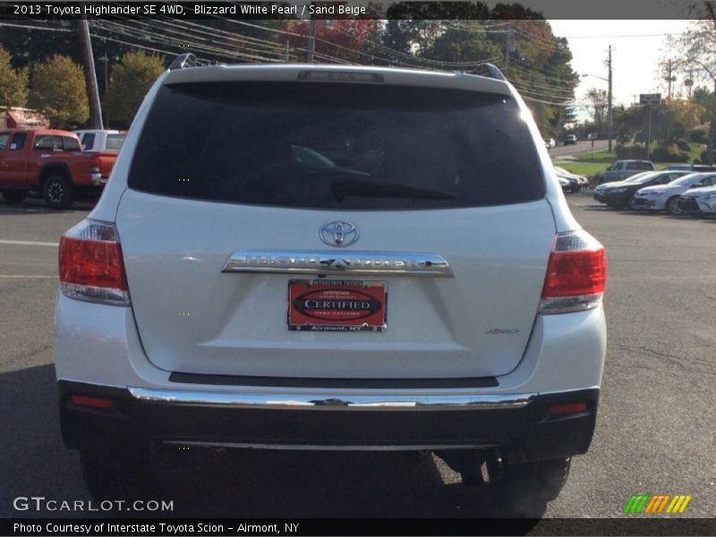 Blizzard White Pearl / Sand Beige 2013 Toyota Highlander SE 4WD