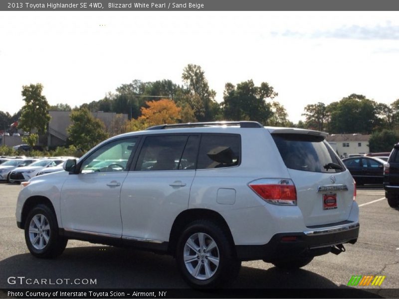 Blizzard White Pearl / Sand Beige 2013 Toyota Highlander SE 4WD