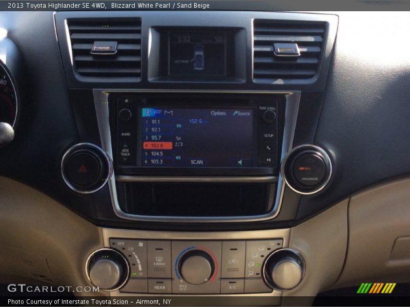 Blizzard White Pearl / Sand Beige 2013 Toyota Highlander SE 4WD
