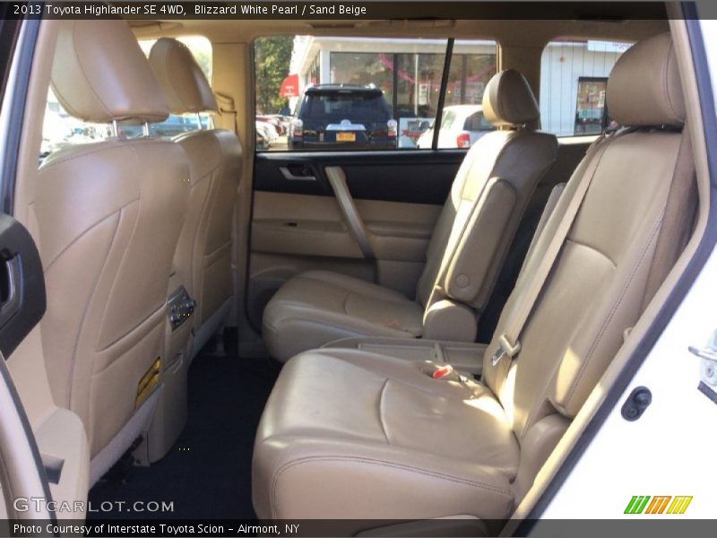 Blizzard White Pearl / Sand Beige 2013 Toyota Highlander SE 4WD