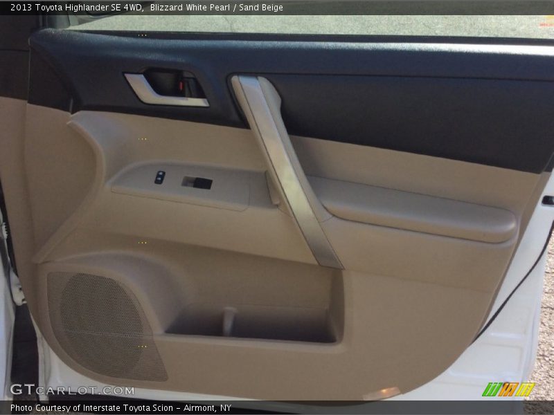 Blizzard White Pearl / Sand Beige 2013 Toyota Highlander SE 4WD
