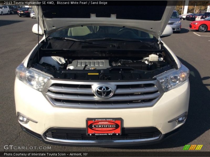Blizzard White Pearl / Sand Beige 2013 Toyota Highlander SE 4WD
