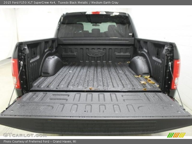 Tuxedo Black Metallic / Medium Earth Gray 2015 Ford F150 XLT SuperCrew 4x4