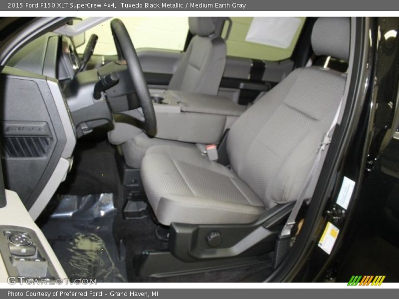 Tuxedo Black Metallic / Medium Earth Gray 2015 Ford F150 XLT SuperCrew 4x4