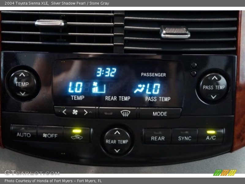 Silver Shadow Pearl / Stone Gray 2004 Toyota Sienna XLE