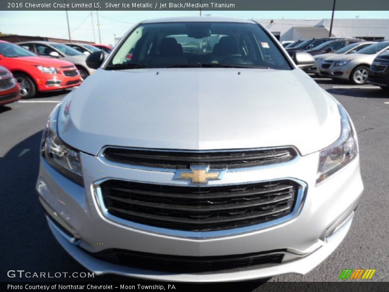 Silver Ice Metallic / Jet Black/Medium Titanium 2016 Chevrolet Cruze Limited LS