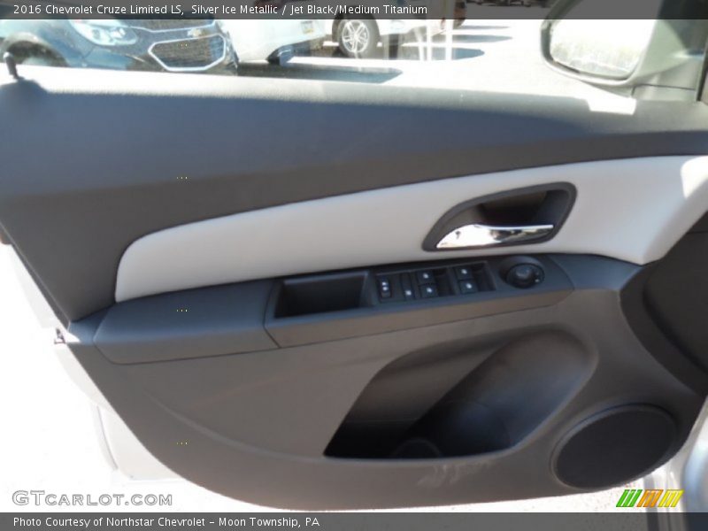 Silver Ice Metallic / Jet Black/Medium Titanium 2016 Chevrolet Cruze Limited LS