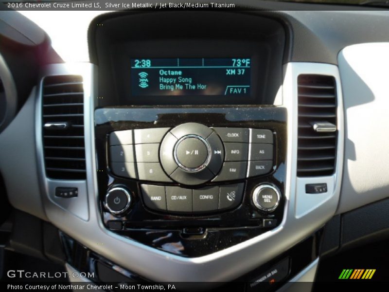 Silver Ice Metallic / Jet Black/Medium Titanium 2016 Chevrolet Cruze Limited LS