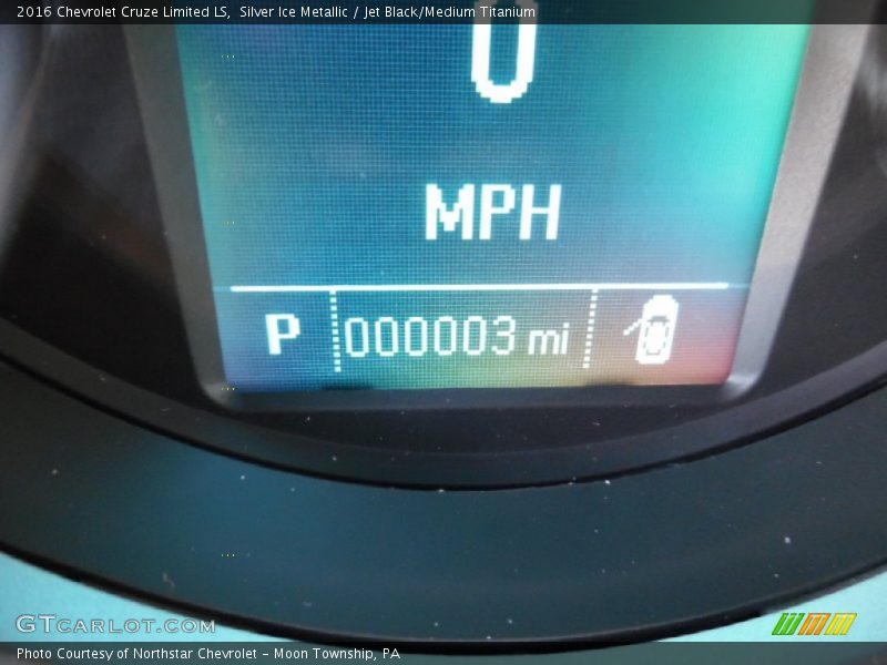 Silver Ice Metallic / Jet Black/Medium Titanium 2016 Chevrolet Cruze Limited LS