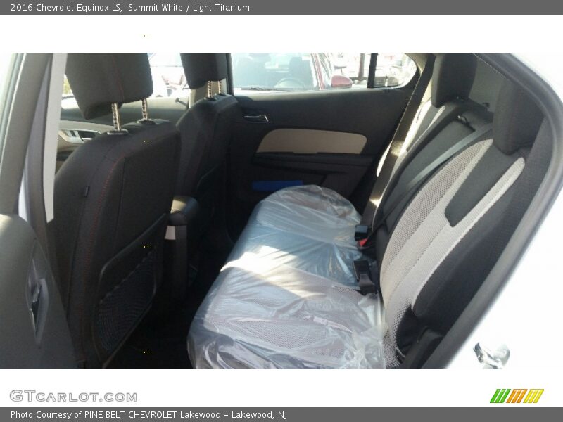 Summit White / Light Titanium 2016 Chevrolet Equinox LS